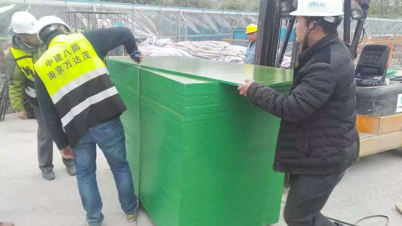 覆塑模板，萊亞普萊德